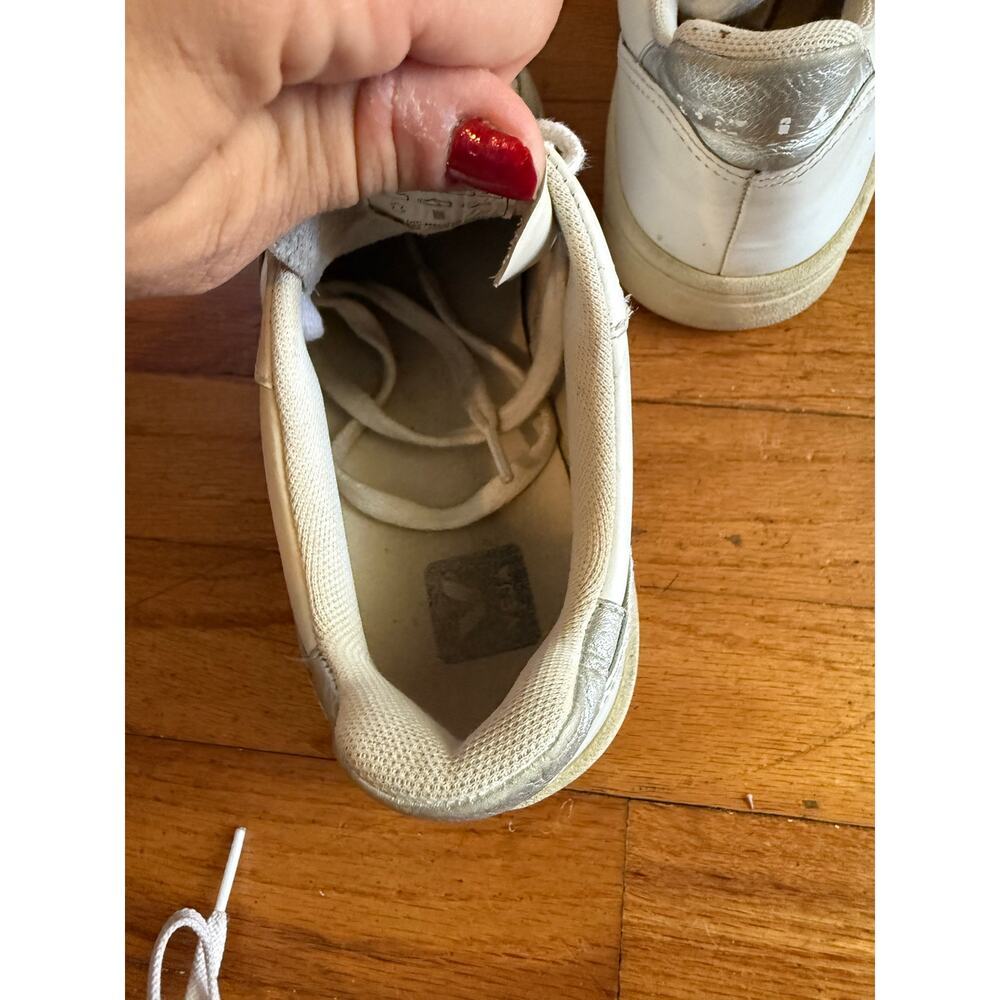 Veja Women's V-10 Leather Metallic Logo Patch Low-Top Sneakers size 39 (us 8) - Picture 8 of 11